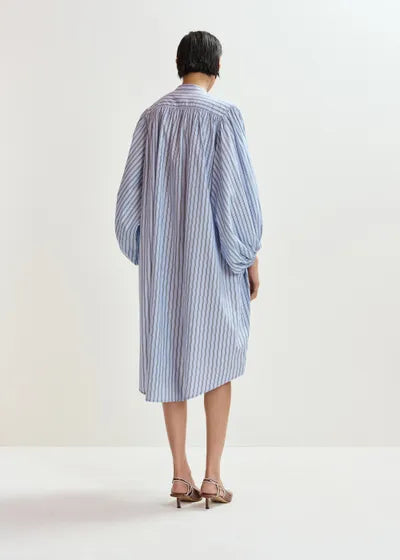 Robe chemise à broderies de fleurs et perles bleu clair et noire Jemine