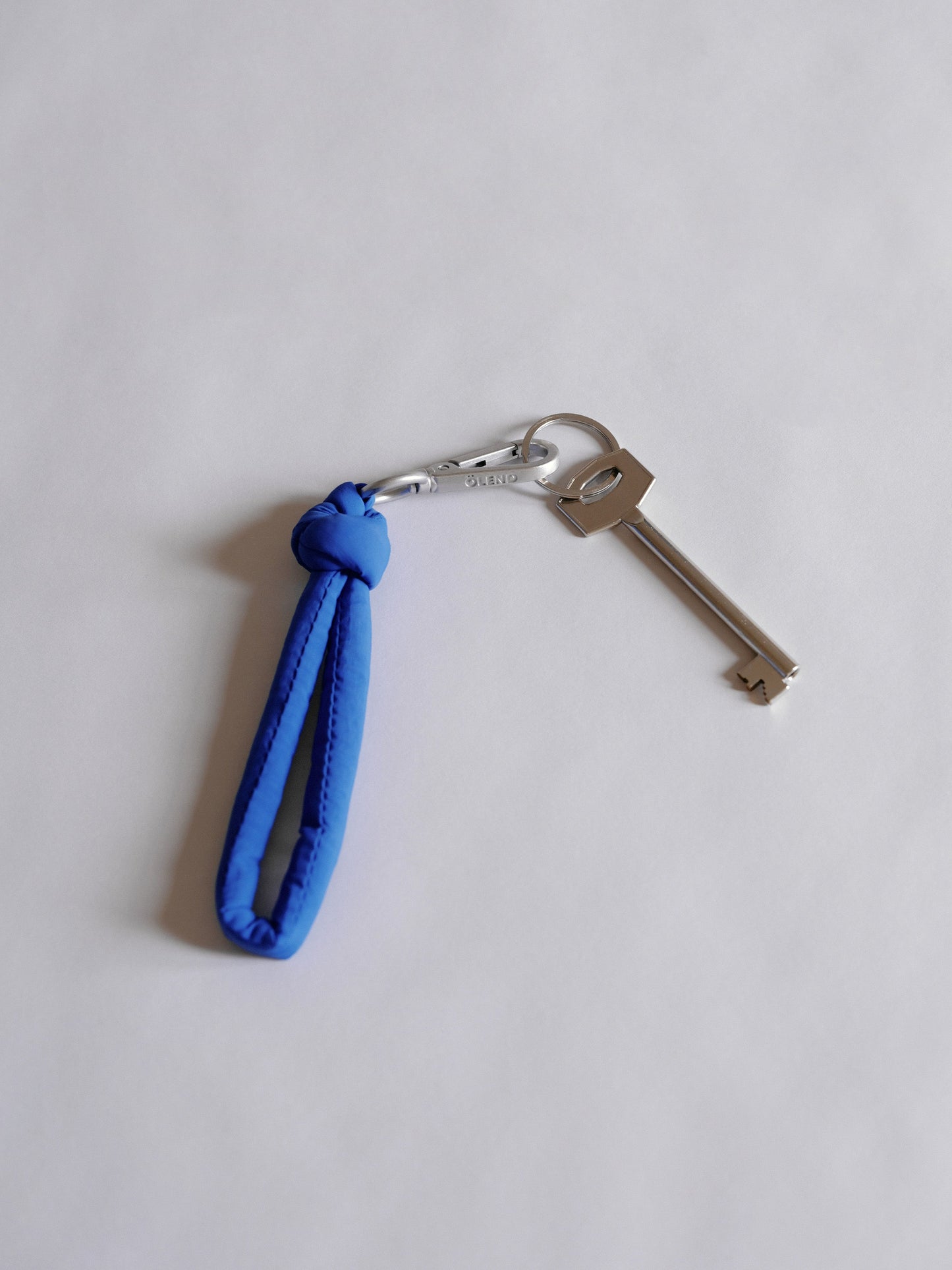 Porte clés Puffy bleu cobalt