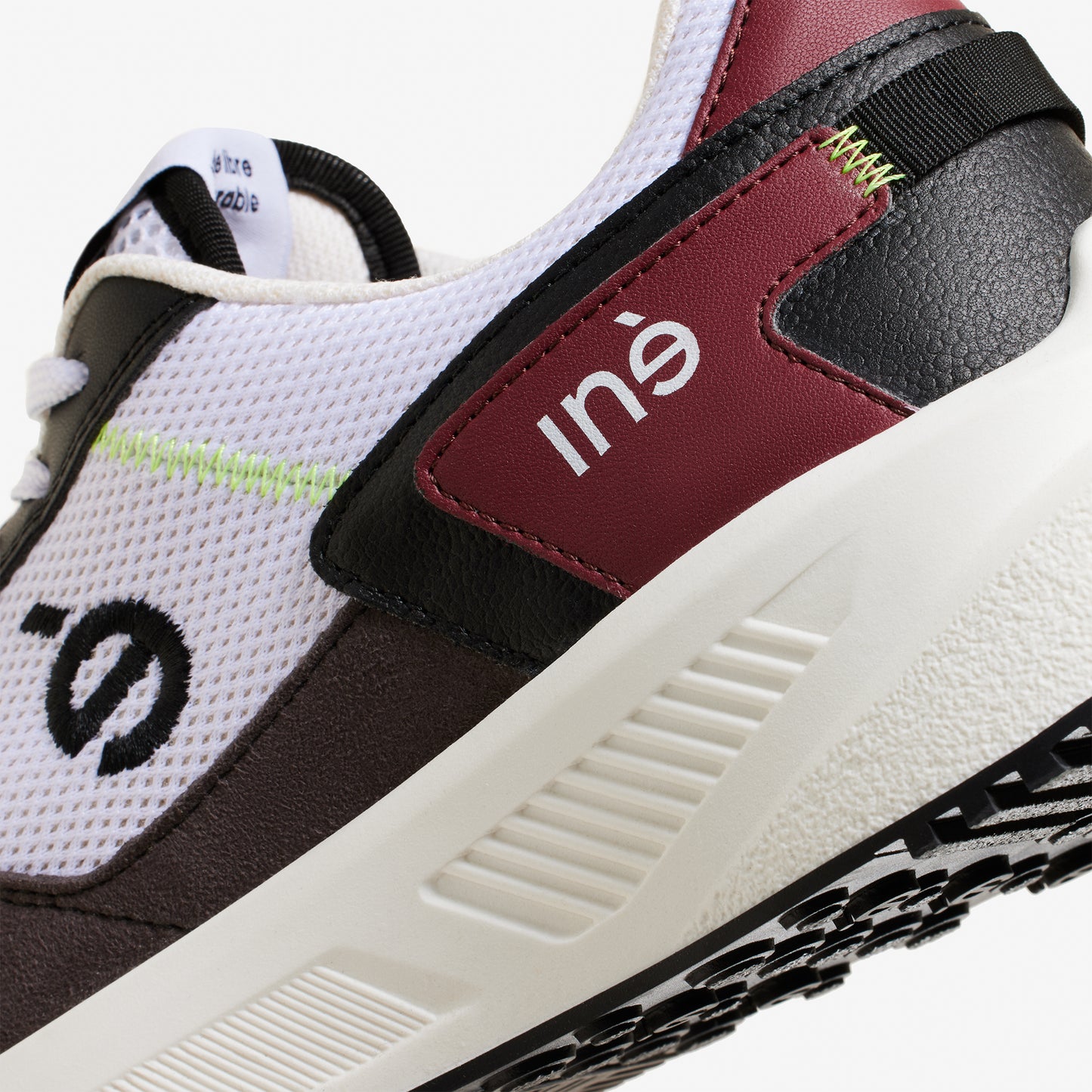 Baskets noir et bordeaux