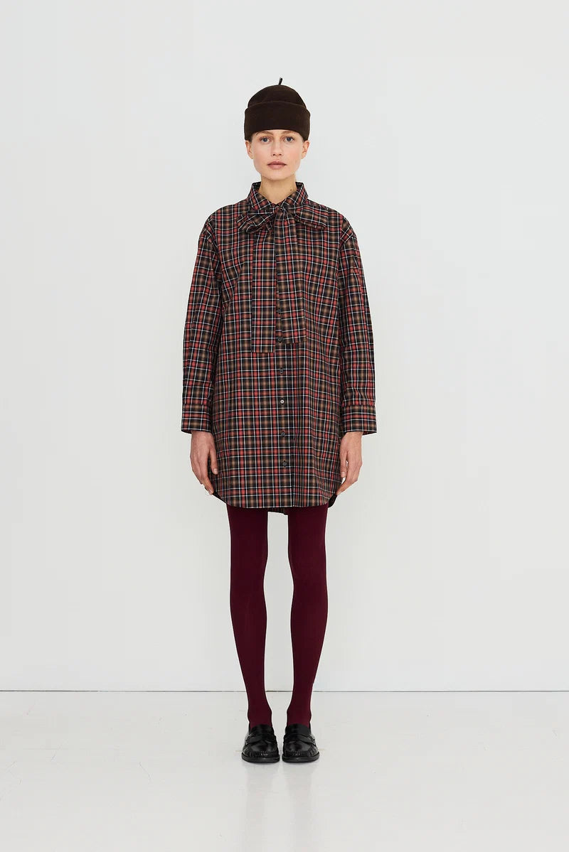 Robe à carreaux rouge et marron