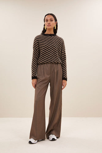 Pull Diagonal noir et sable