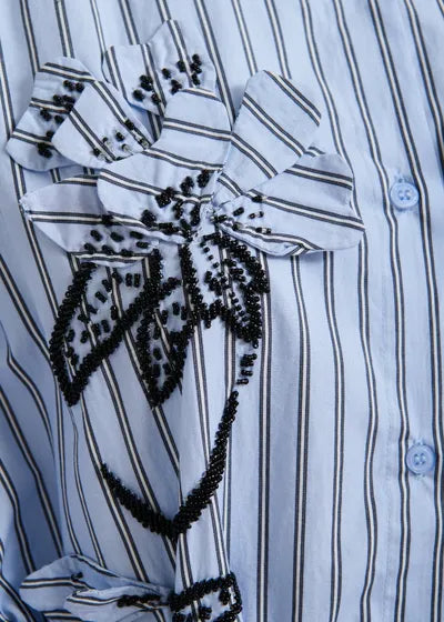 Robe chemise à broderies de fleurs et perles bleu clair et noire Jemine