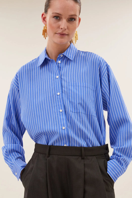 Blouse lise bleue à rayures