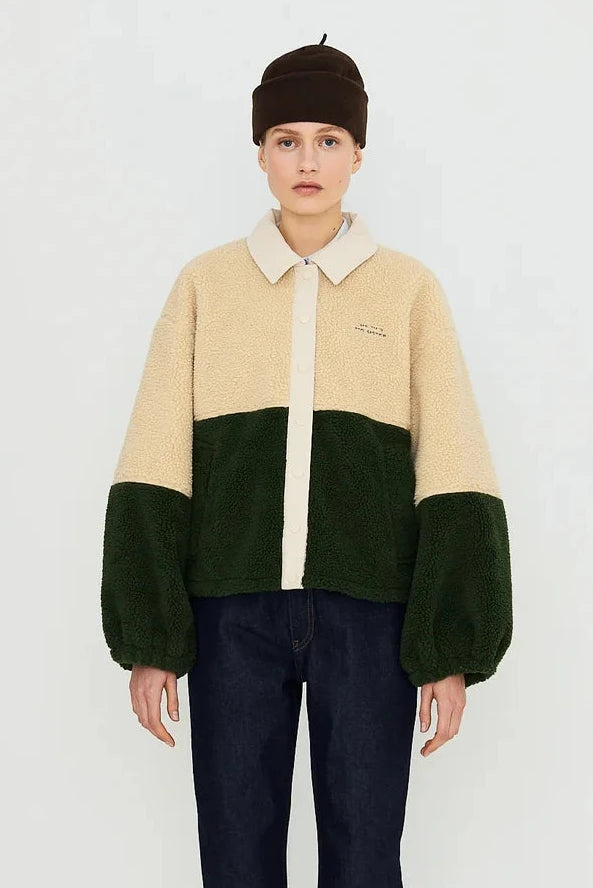 Veste en sherpa verte et crème