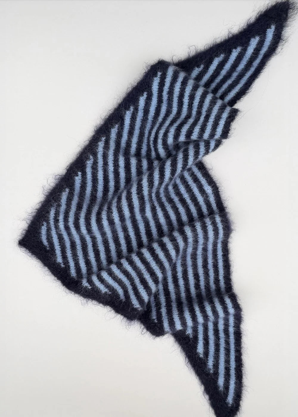 Echarpe triangle Jenna rayure bleu marine / bleu ciel