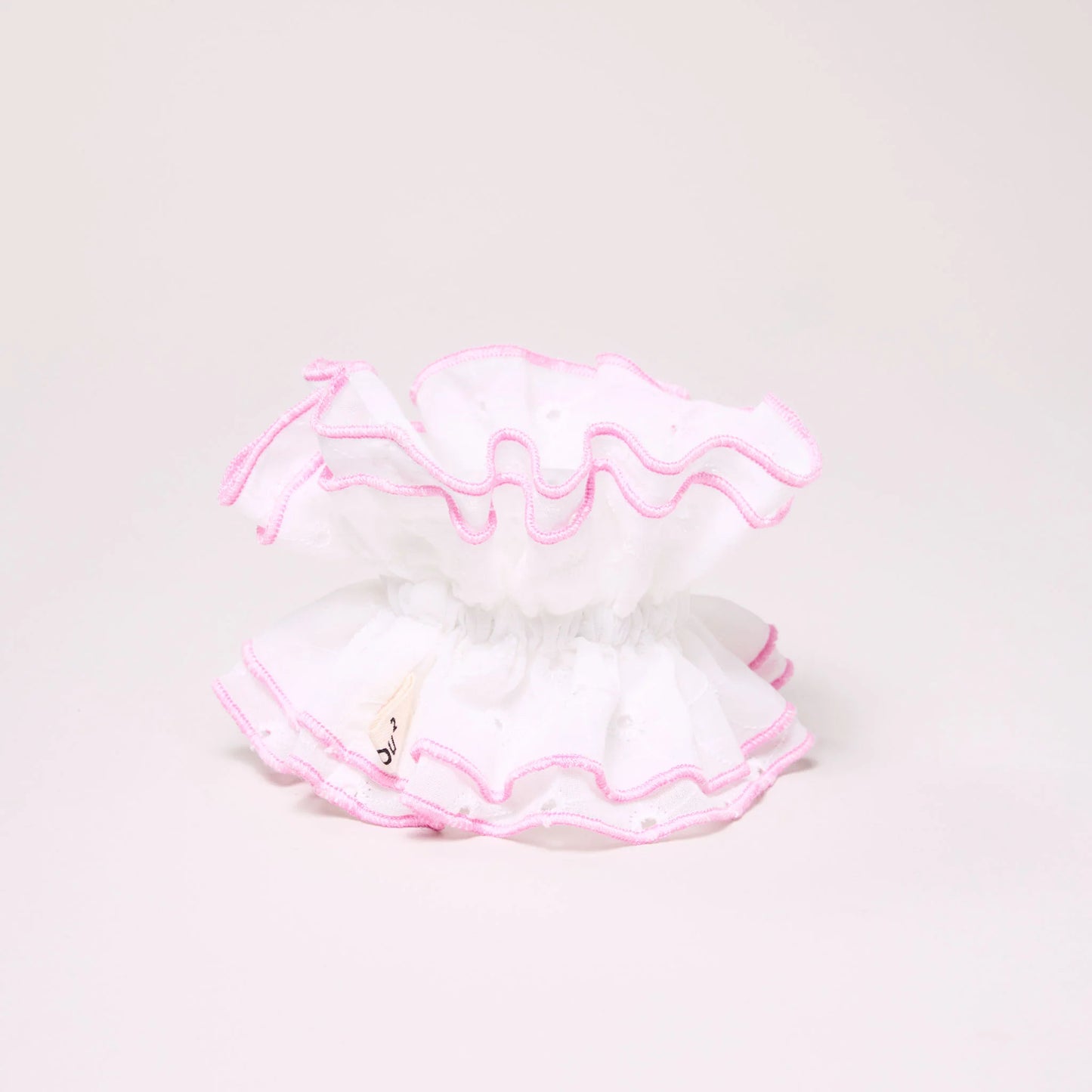 Maxi Chouchou en broderie anglaise, bord rose