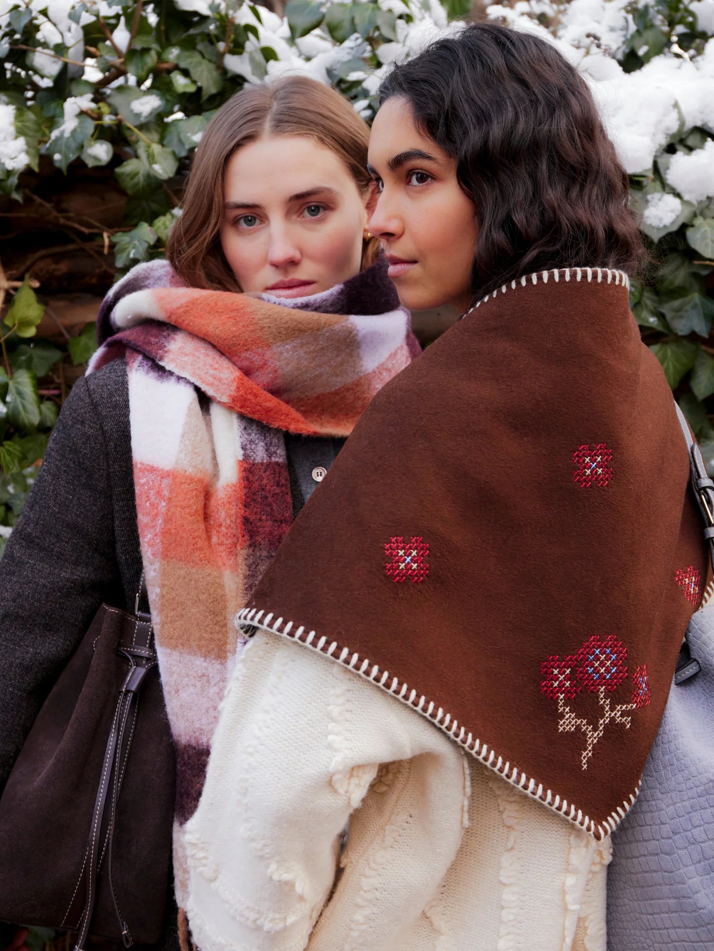 Echarpe triangle Flotile marron à motifs