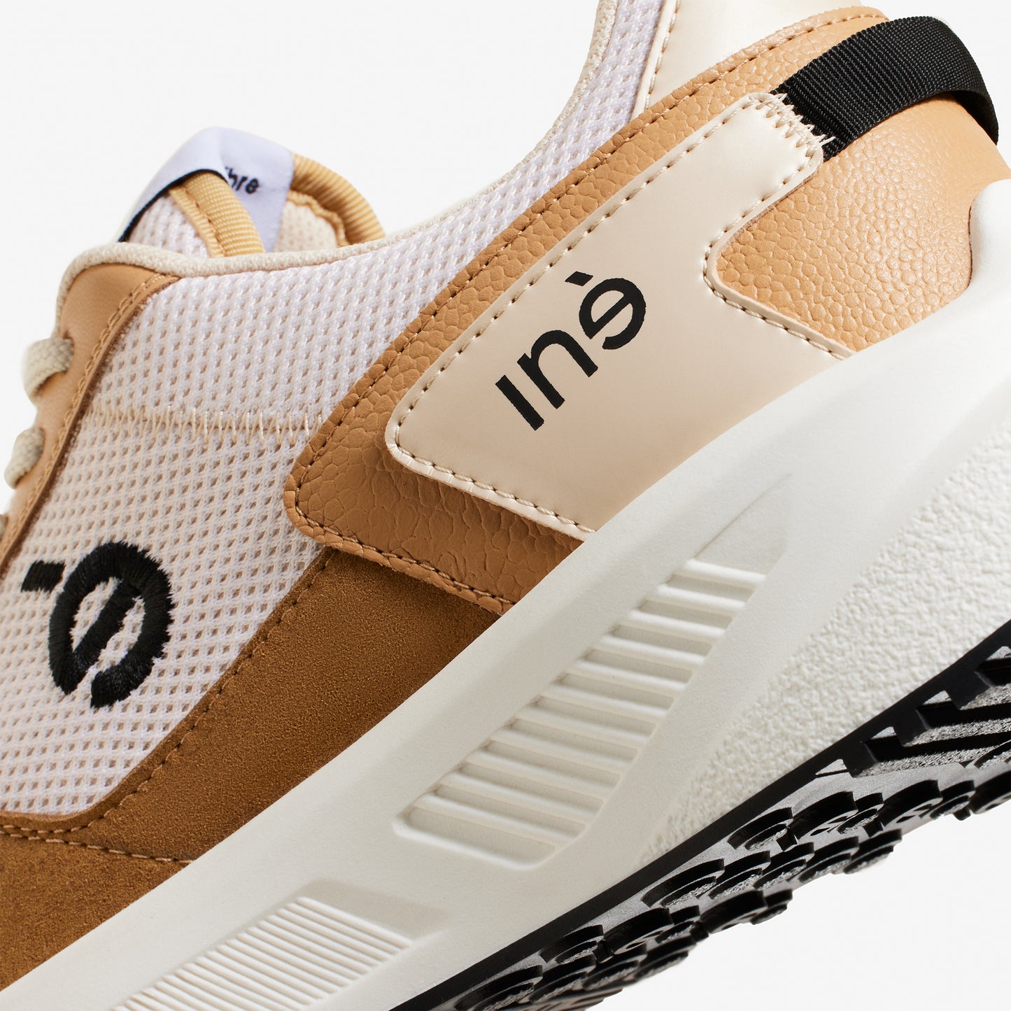 Baskets noir et beige