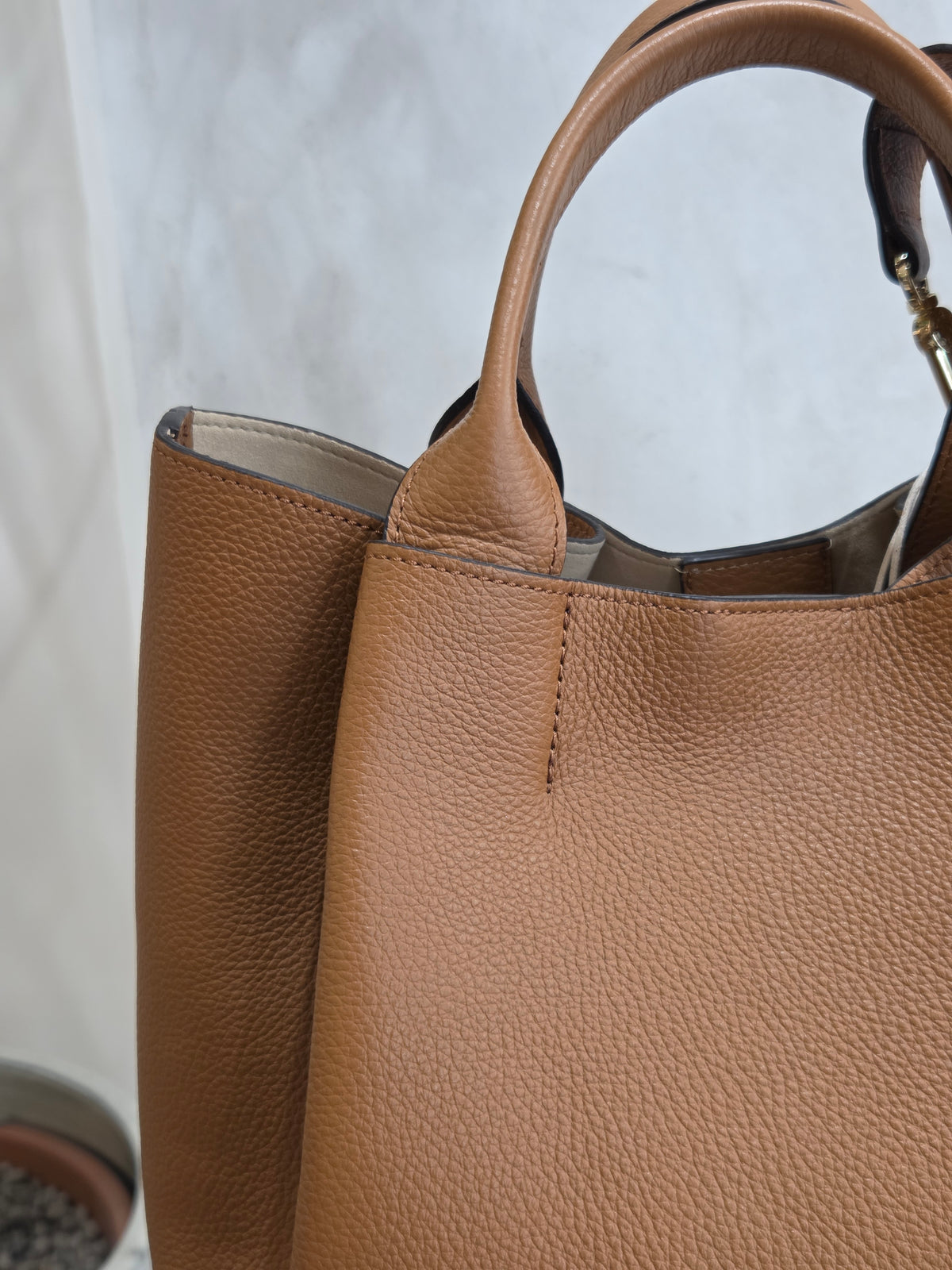 Sac shopping essential medium cuir agave camel