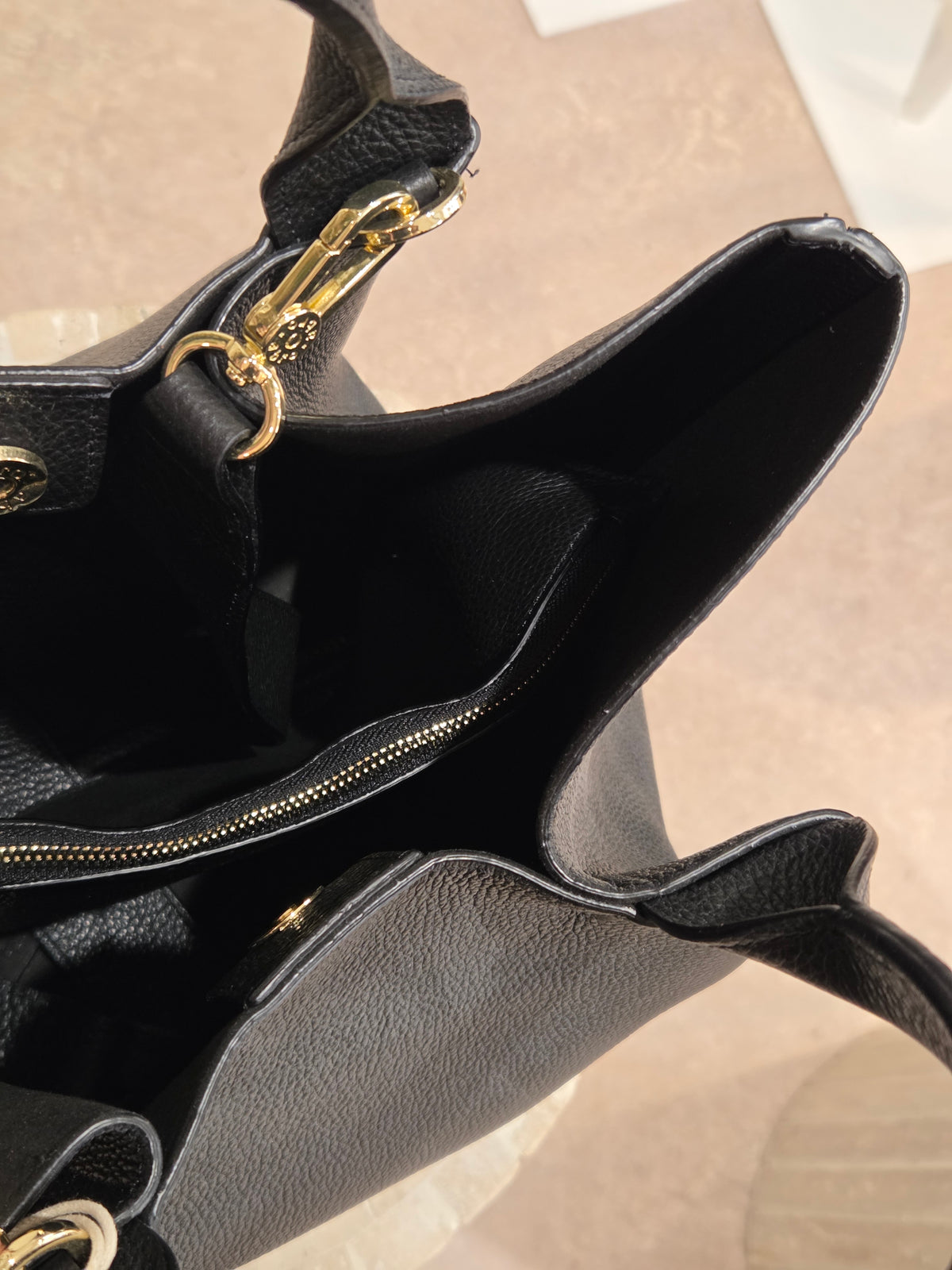 Sac shopping essential medium cuir agave noir