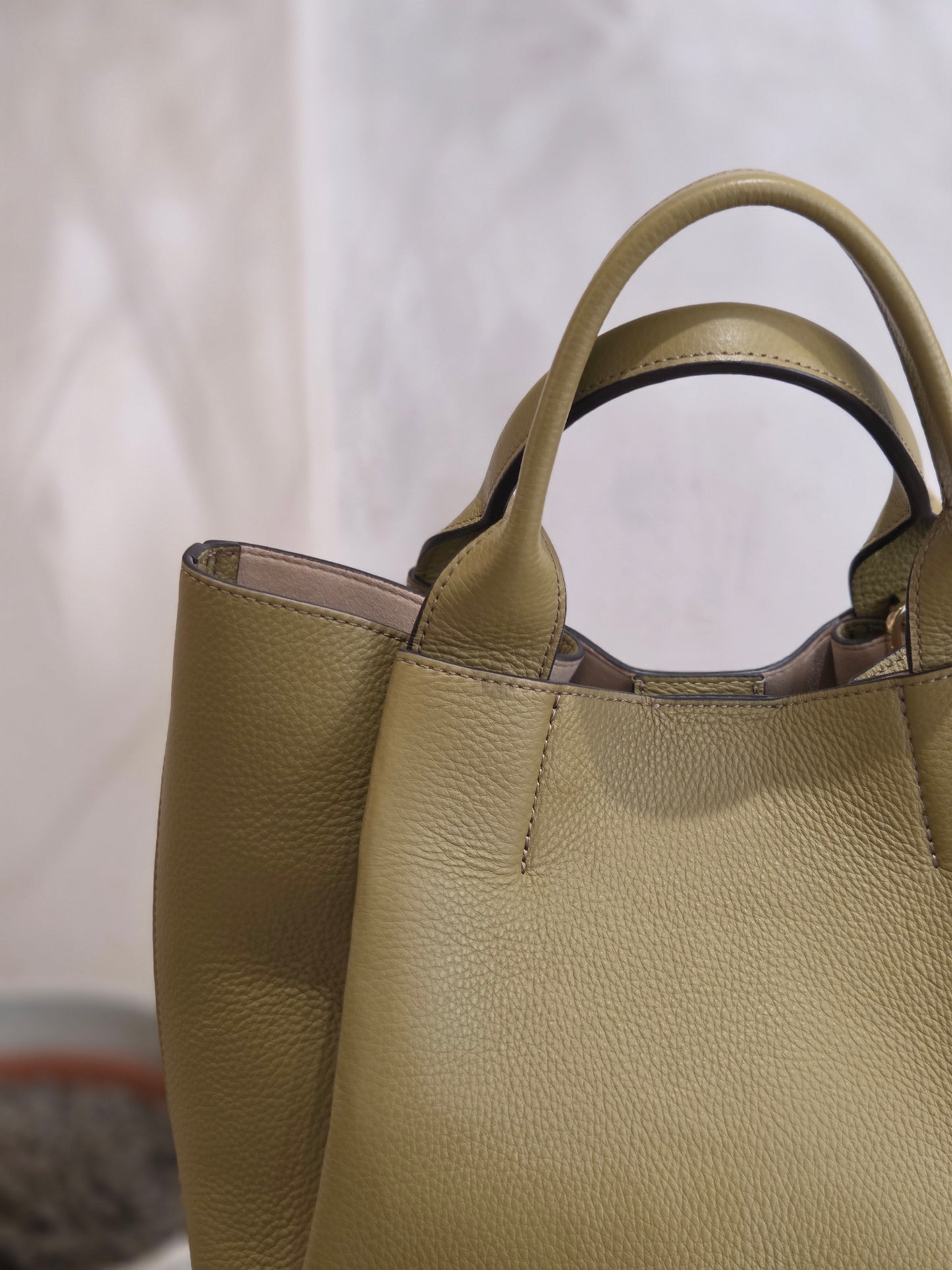 Sac shopping essential medium cuir agave vert clair