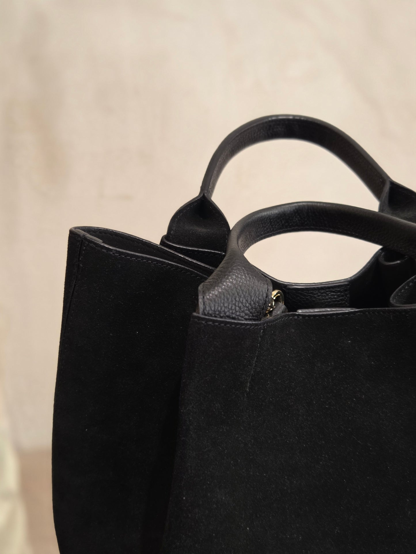 Sac shopping essential médium cuir suède noir
