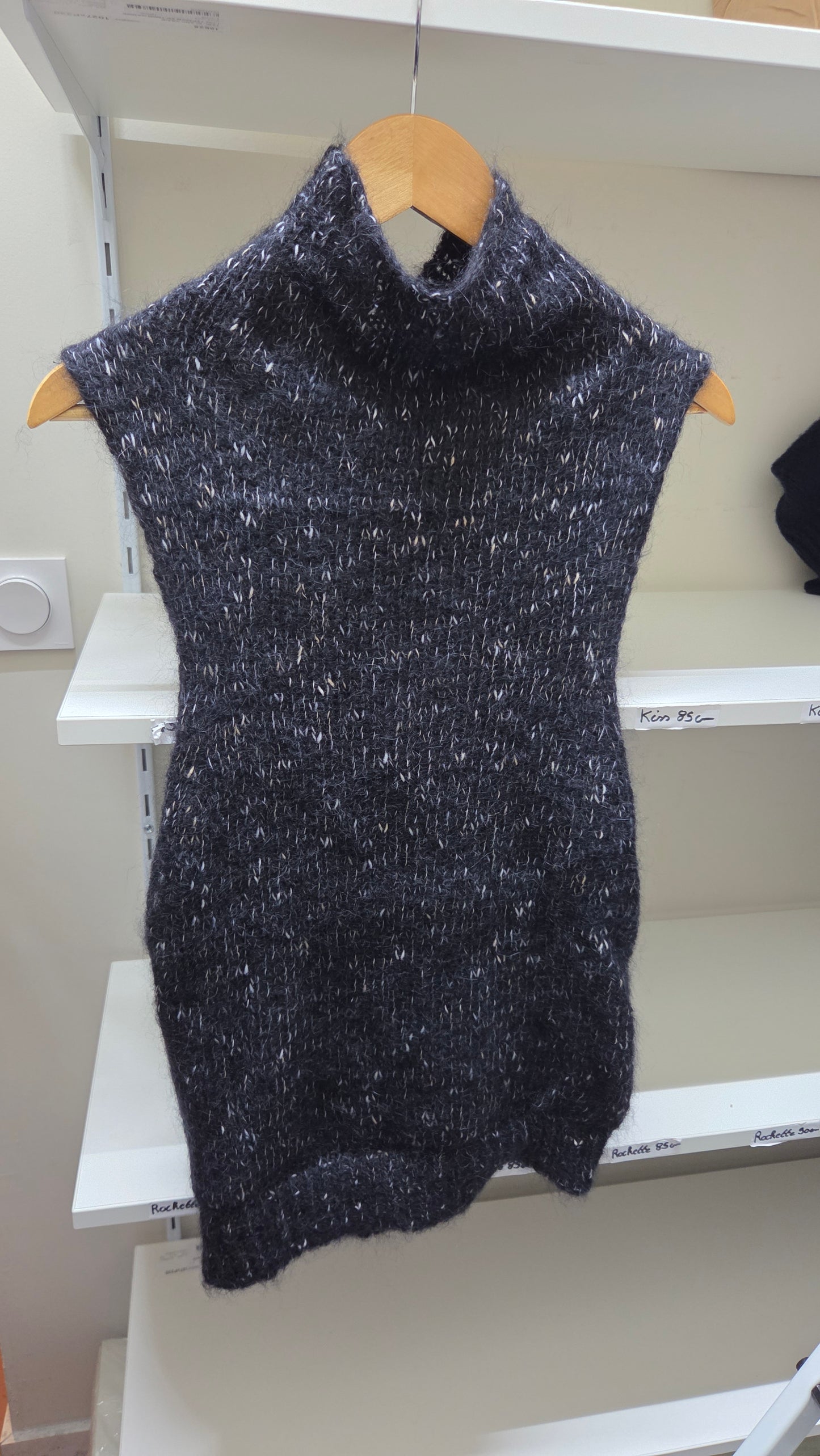 Pull sans manche col roulé